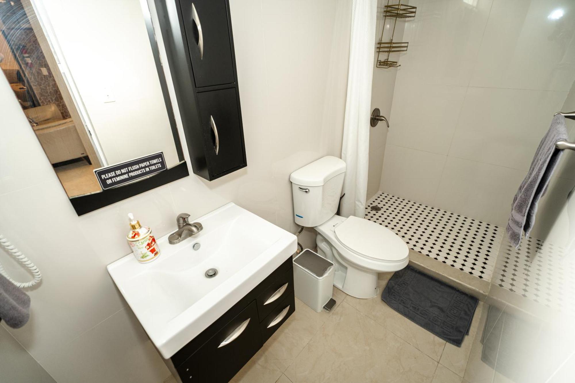 Apartmán Compact Haven With Private Entrance And Free Parking And Laundry Ponce Exteriér fotografie