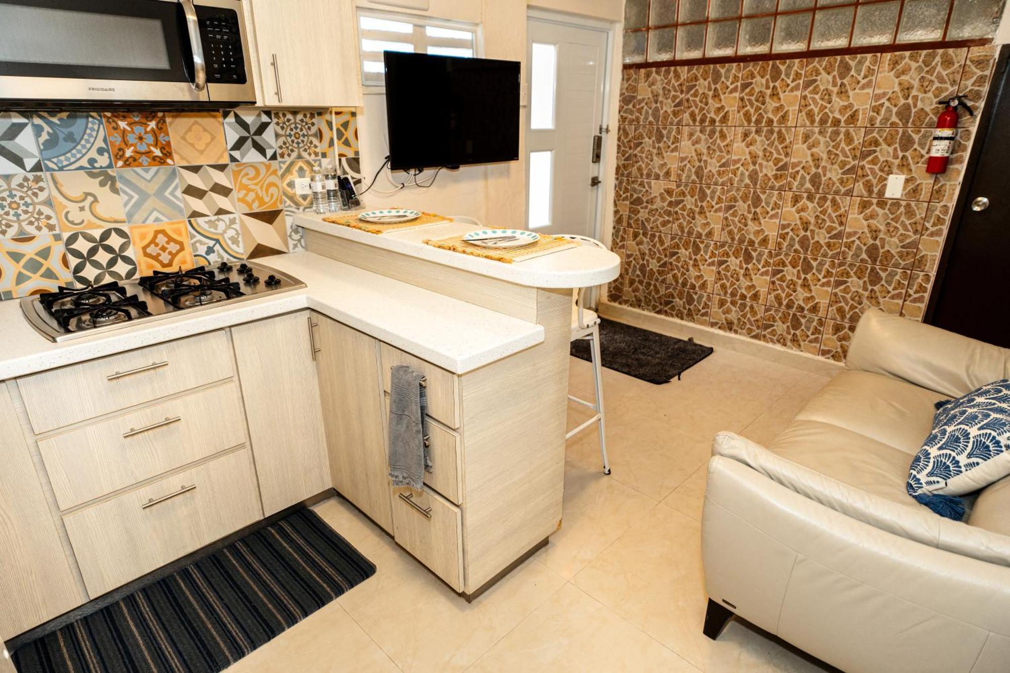 Apartmán Compact Haven With Private Entrance And Free Parking And Laundry Ponce Exteriér fotografie
